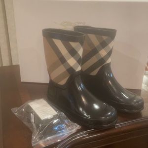 Girls Burberry boots size